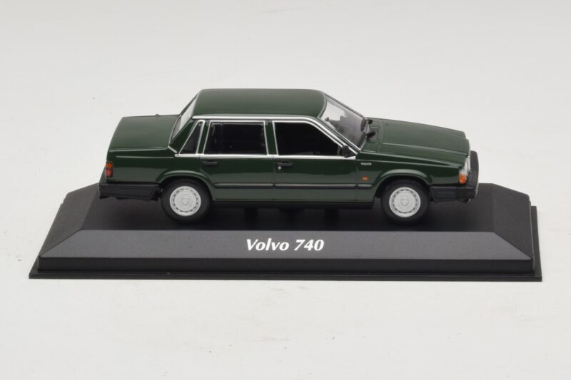 Volvo 740 Sötétzöld Maxichamps 1:43 Volvo 740 Sötétzöld Maxichamps 1:43 940171700 Diecast